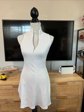 Zara women’s Small sleeveless white ribbed mini dress